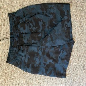 Lululemon Pacebreaker Short 7” - blue camo - small